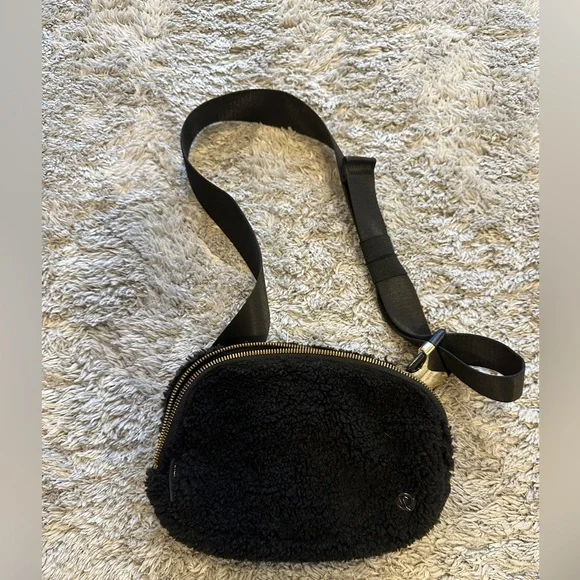 Fuzzy Lululemon everywhere belt bag black